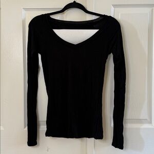 NWOT UO Blink Soft Black Long Sleeve V-Neck Long Sleeve Tee